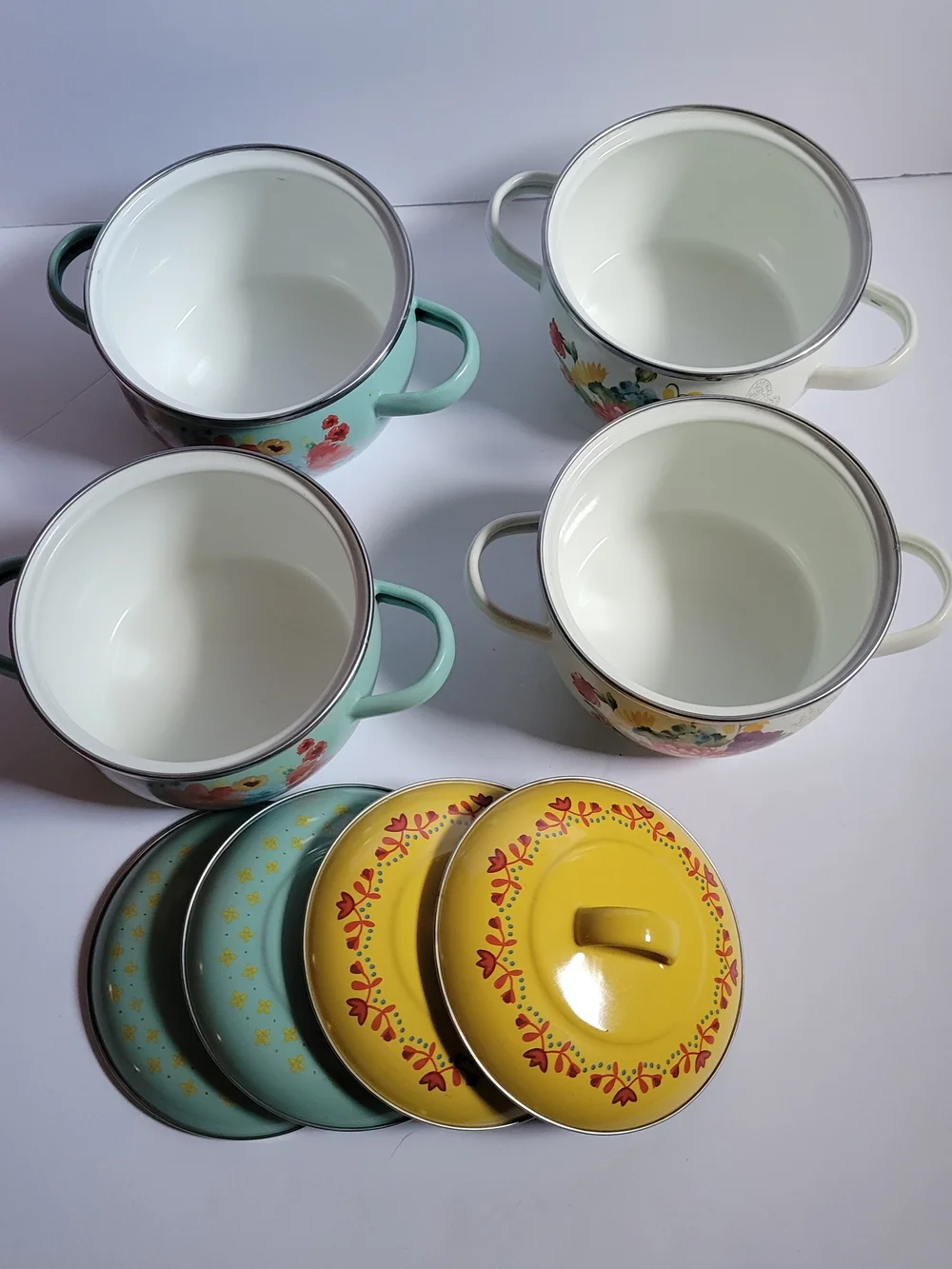The Pioneer Woman Floral Enamel Soup Pots with Lids - Yellow & Mint (Set of 4).
